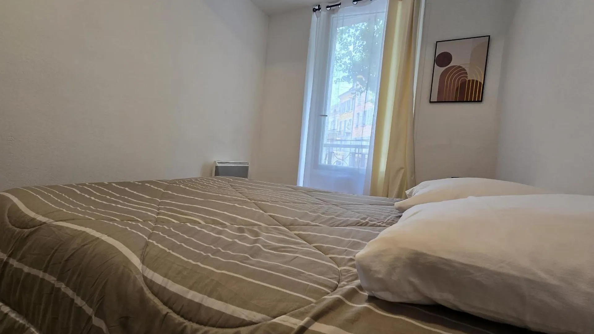 アパート Tres Belle Appartement ディーニュ・レ・バン フランス