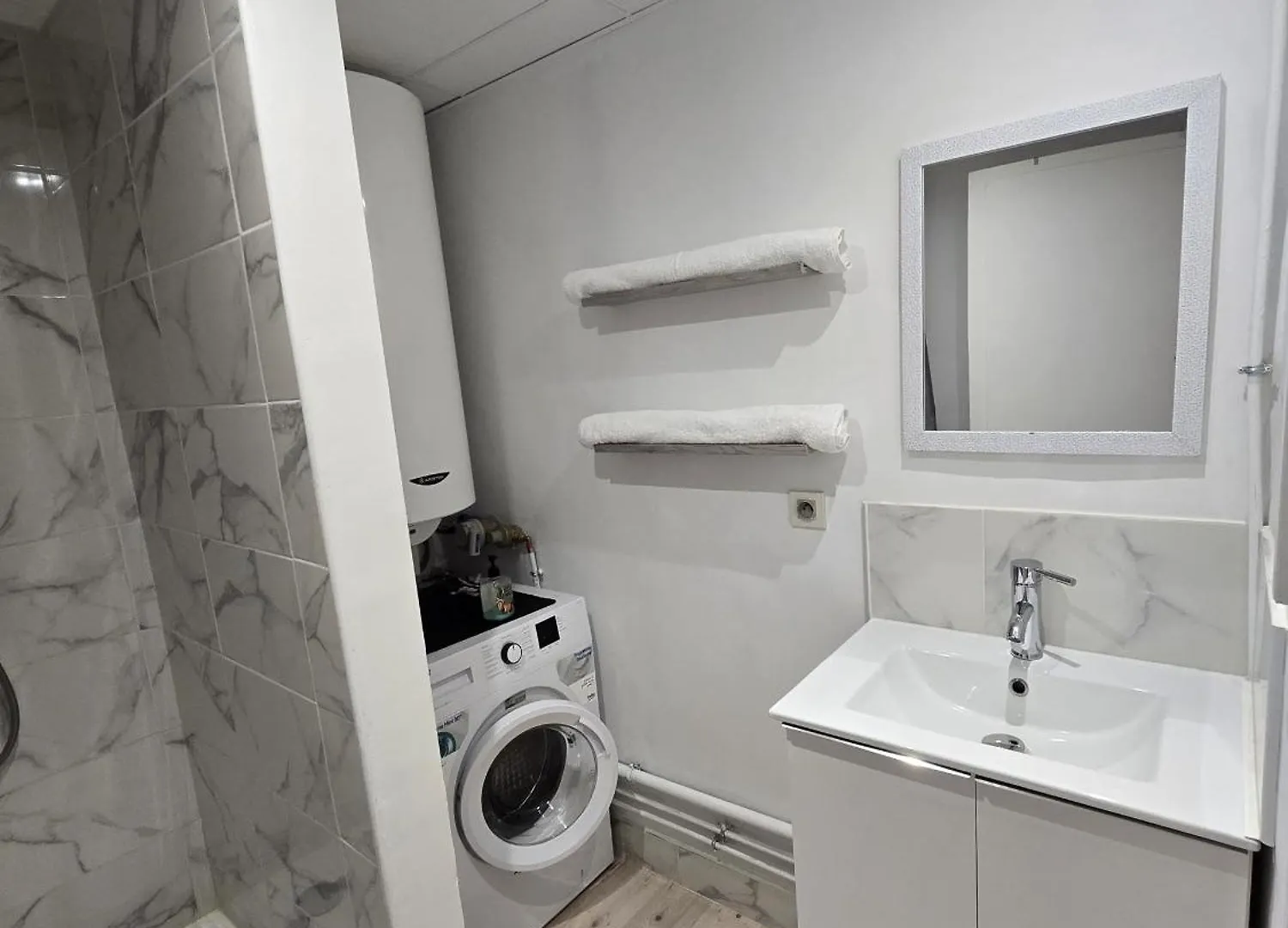 Tres Belle Appartement ディーニュ・レ・バン 0*,
